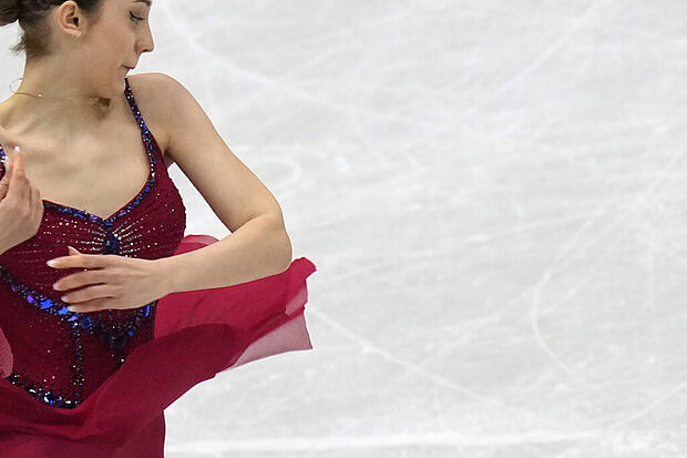 Alexia Paganini wirbelt übers Eis.