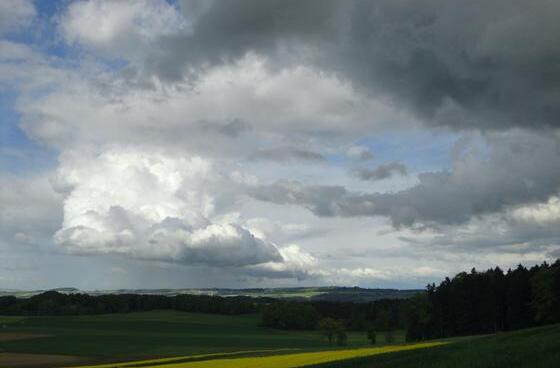 Regenwolken über dem Lindenberg, das Heuwetter wird wegen den «Eisheiligen» noch etwas verschoben.
