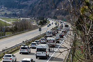 Verkehr staute sich am Sonntag vor allem vor dem Gotthard-Tunnel Richtung Norden. (Archivbild)
