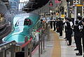 Ein japanischer Shinkansen-Hochgeschwindigkeitszug am Bahnhof in Tokio. (Archivbild)