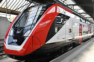 Ein Exemplar des neuen Fernverkehr-Doppelstockzugs Dosto im Zürcher Hauptbahnhof. (Archivbild)