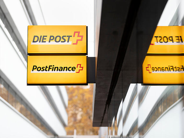 Kunden der Postfinance müssen keine Negativzinsen mehr für ihr Gespartes zahlen. (Archivbild)