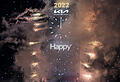 Ein Feuerwerk wird um Mitternacht während der Silvesterfeier am Times Square in New York gezündet. Foto: Ben Hider/Invision/AP/dpa