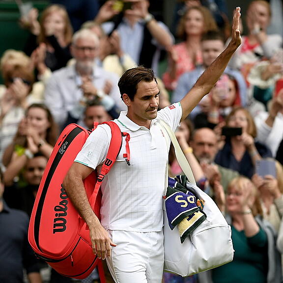 Vor 14 Monaten winkte Roger Federer ein letztes Mal den Fans in seinem geliebten Wimbledon zu - nach einer Viertelfinal-Niederlage gegen Hubert Hurkacz