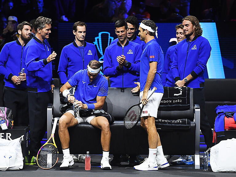 Ein letztes Doppel mit dem grössten Rivalen und Tennisfreund im Kreis der anderen Grössen: Roger Federer und Rafael Nadal verloren zum Abschluss von Federers Karriere ein dramatisches Doppel