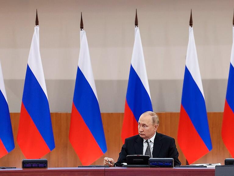 dpatopbilder - Der russische Präsident Wladimir Putin leitet eine Sitzung des Staatsrates am Rande des Östlichen Wirtschaftsforums. Foto: Uncredited/POOL TASS Host Photo Agency/AP/dpa