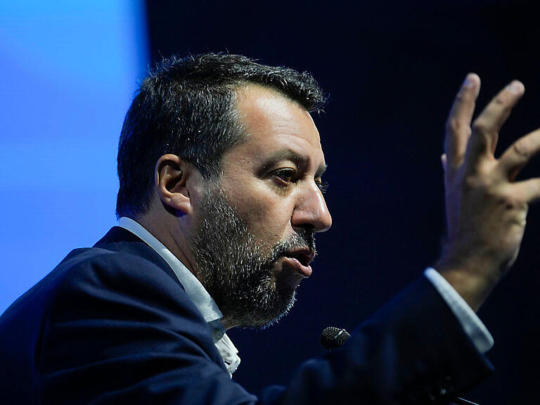 Matteo Salvini, Vorsitzender der Lega-Partei, hält eine Rede während einer Veranstaltung vor den Parlamentswahlen am 25. September 2022. Foto: Luca Bruno/AP/dpa