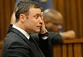 Der wegen Mordes verurteilte Oscar Pistorius zeigt bei der Urteilsverkündung im September 2014 Emotionen.