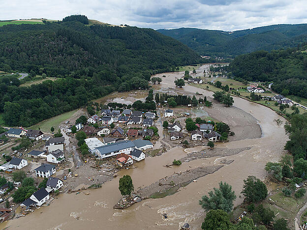 ARCHIV - Die verheerenden Überschwemmungen im Juli in Deutschland sind zum Auftakt der Weltklimakonferenz in Glasgow prominent als Beispiel für die Folgen des Klimawandels erwähnt worden. Foto: Boris Roessler/dpa